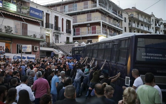 Λέσβος. Καμία σύγκριση 2 sugkentrosi diamarturias 14o perifereiako sunedrio boreio aigaio mutilini