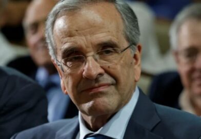 Ο τελευταίος που επιμένει να είναι Πολιτικός